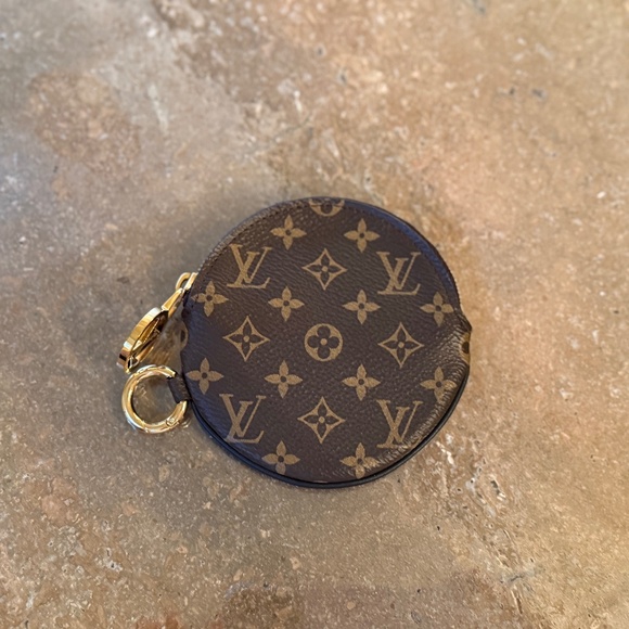 Louis Vuitton Trio Pouch - Picture 7 of 16